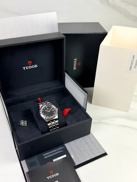 Tudor Royal 28500 Black dial